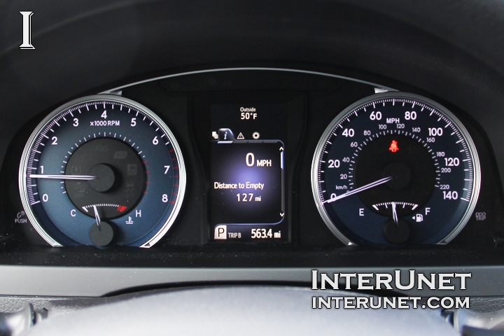 2016-Toyota-Camry-gauges-and-meters