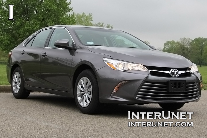 2016-Toyota-Camry-front-right-side