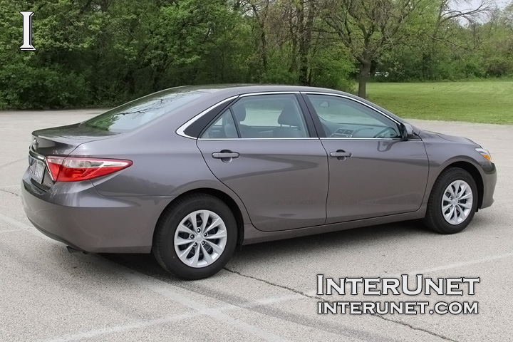 2016-Toyota-Camry-right-side