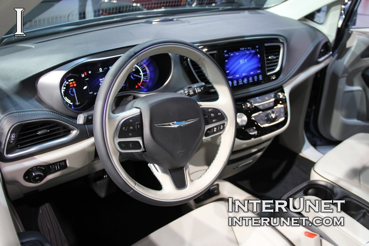 2017-Chrysler-Pacifica-Hybrid-interior