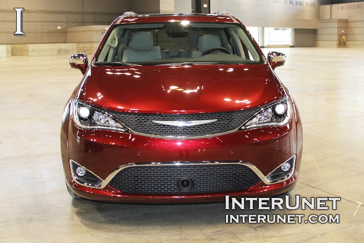 2017-Chrysler-Pacifica-Limited-front