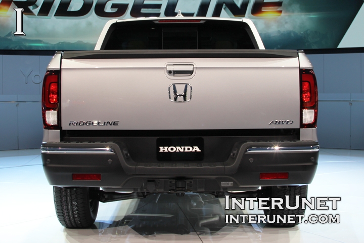 2017-Honda-Ridgeline-rear