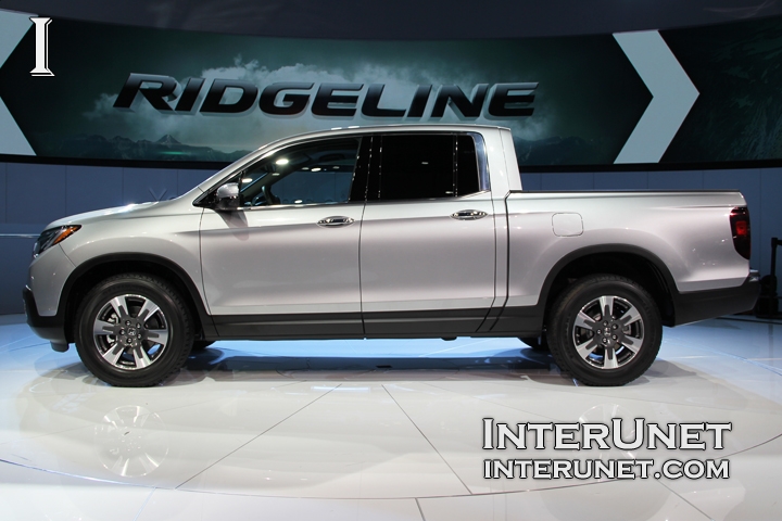 2017-Honda-Ridgeline-side