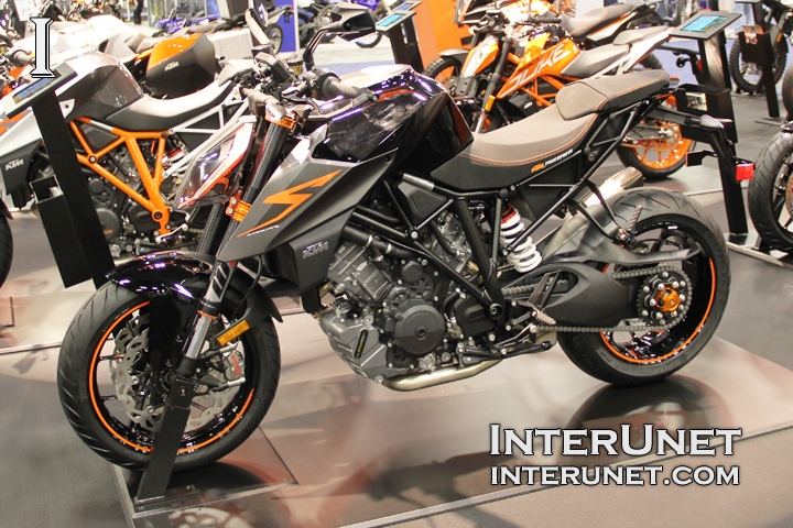 2017 KTM 1290 Super Duke R 2017-KTM-1290-Super-Duke-R