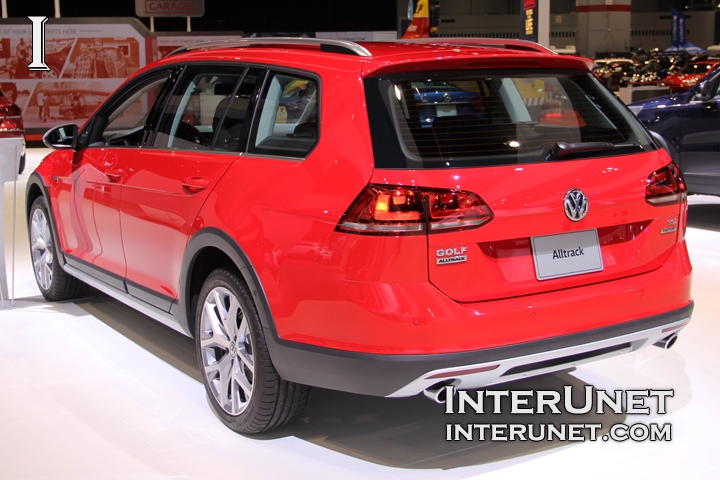 2017-Volkswagen-Golf-SportWagen-Alltrack-rear