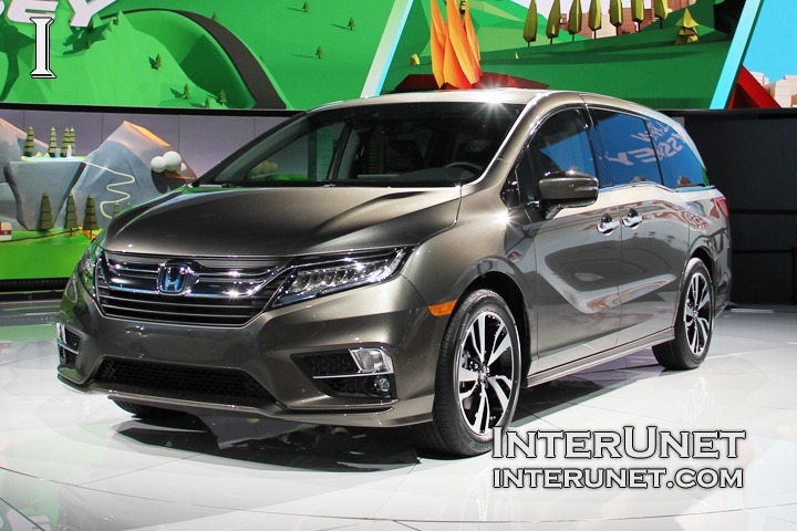 2018-Honda-Odyssey-front-side