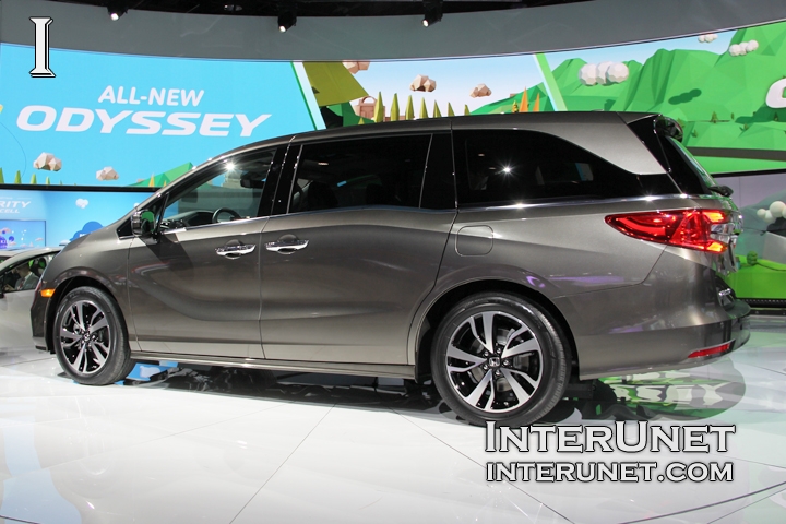 2018-Honda-Odyssey-side