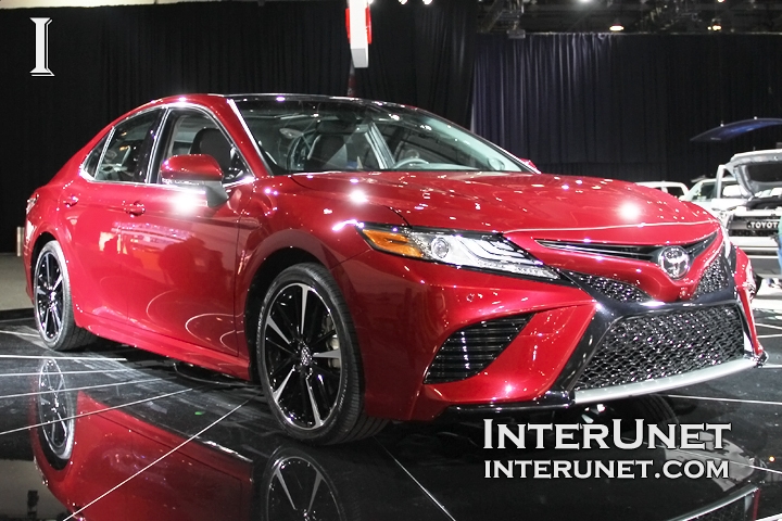 2018-Toyota-Camry-right-front-side