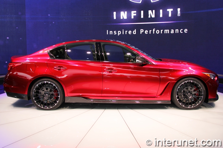 Infiniti-Q50-Eau-Rouge-side-view