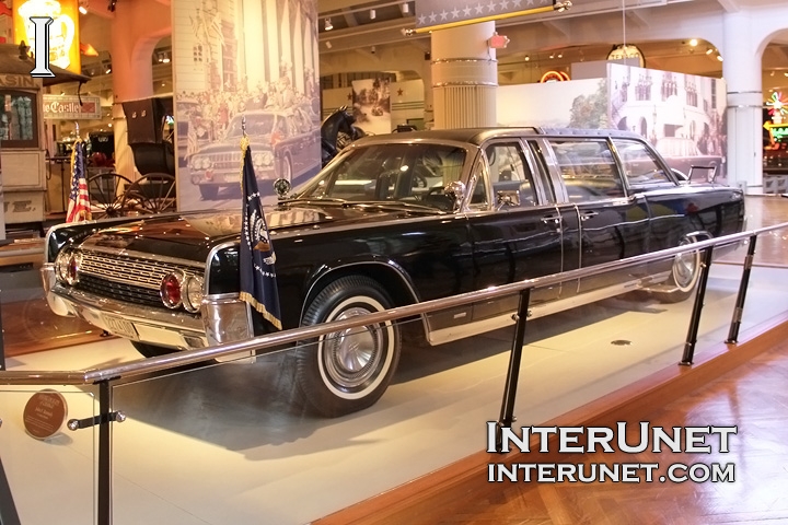 President-Kennedy-1961-Lincoln-limousine