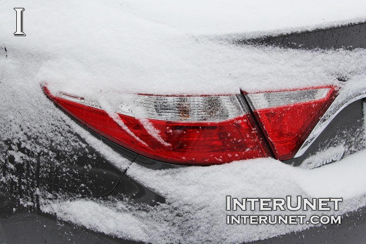 2016-Toyota-Camry-left-tail-light-in-snow