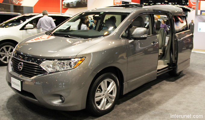 2013 Nissan Quest Pictures