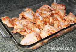 placing-chicken-wings-on-baking-tray