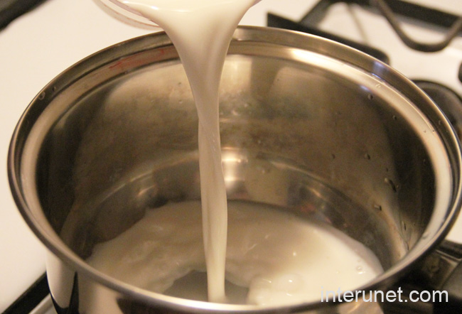 pouring-milk-into-the-pot 