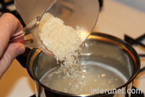 cooking-rice-at-home