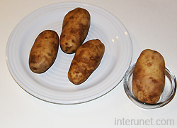 fresh-potato-in-small-and-big-plates