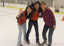 friends-ice-skating