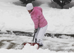 woman-shovels-snow