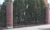 aluminum-fence-with-round-brick-pillars