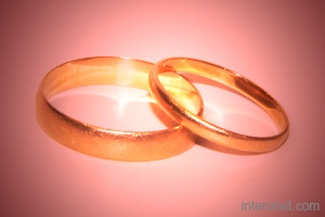 yellow-gold-wedding-rings